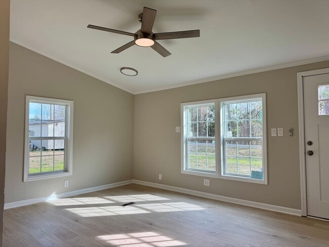 Building Photo - Lovely home and location!