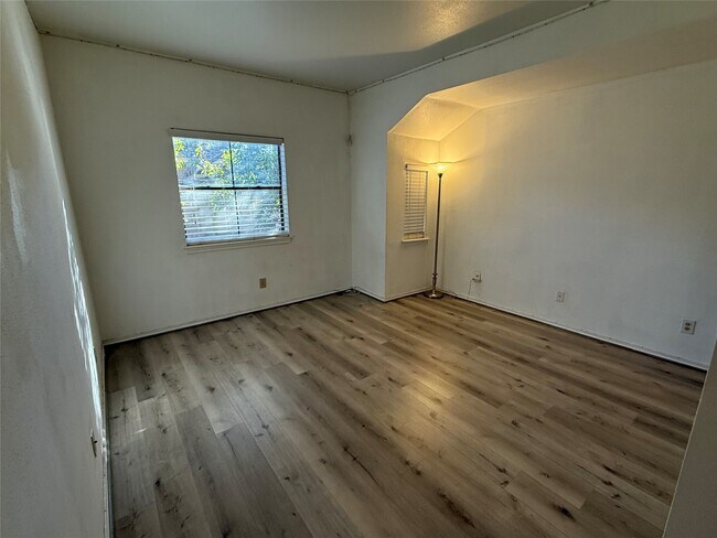 Building Photo - 1103 Dulles Ave