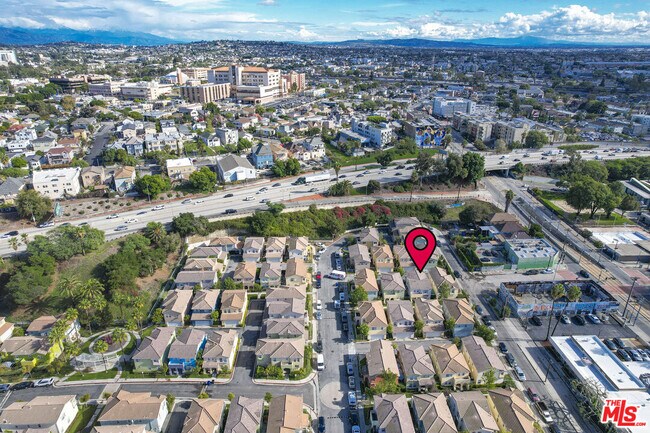 Building Photo - 121 Cancion Way