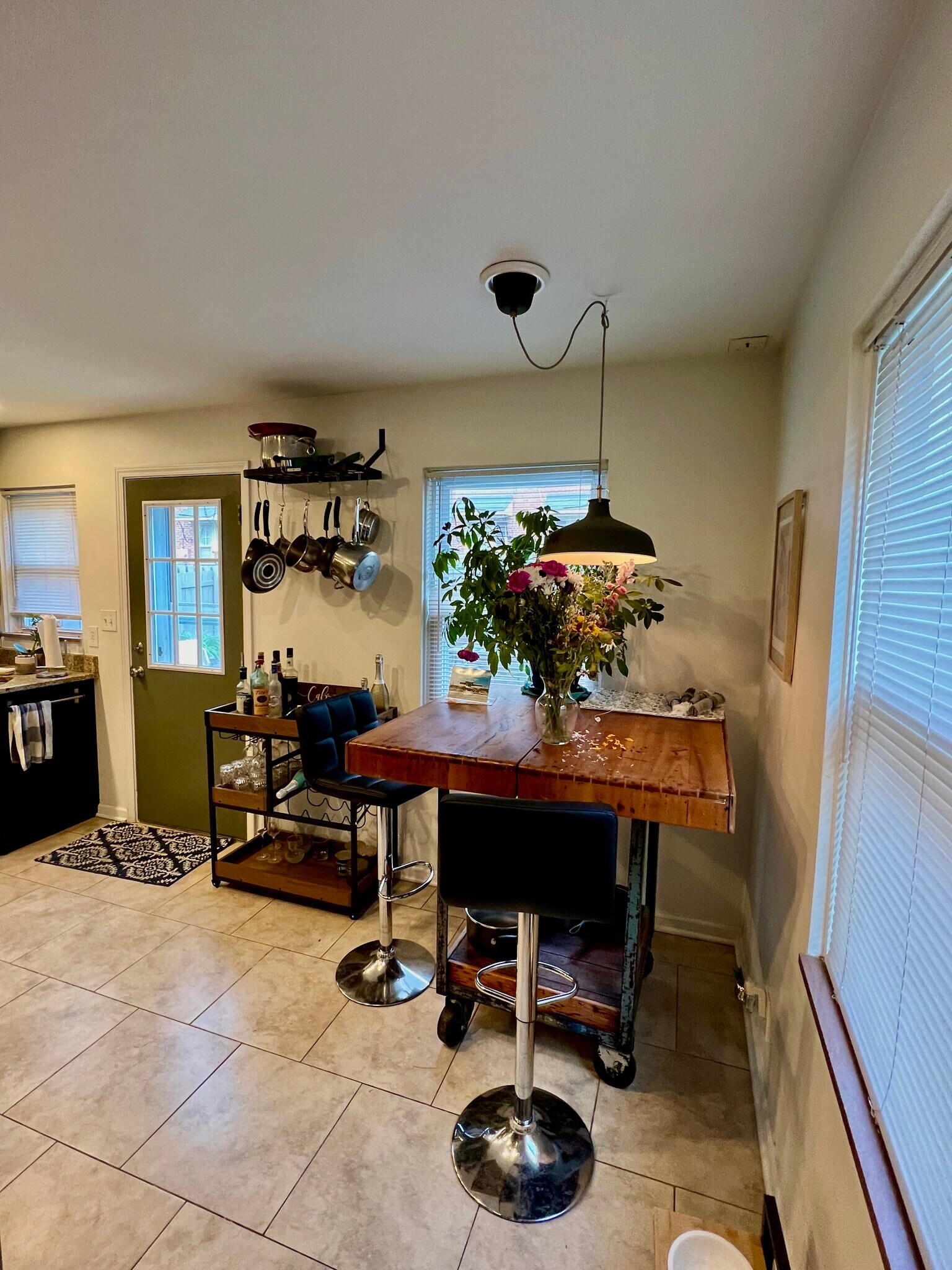 Kitchen dining area (Dining table can stay with fee) - 1797 Northwest Blvd