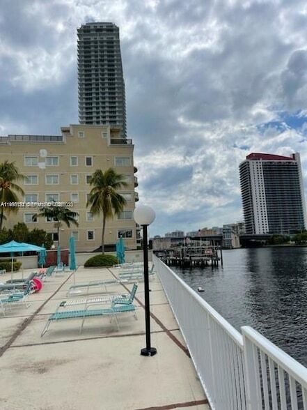 Building Photo - 3800 S Ocean Dr