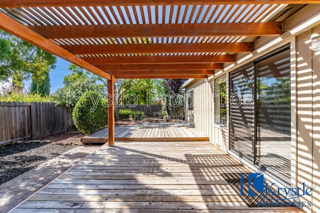 Building Photo - 343 Clydesdale Dr