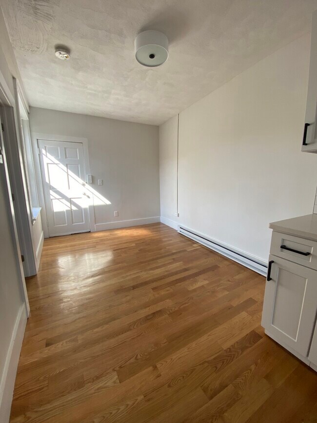 Building Photo - 152 Salem St