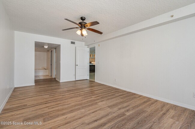 Building Photo - 1575 N Hwy A1A