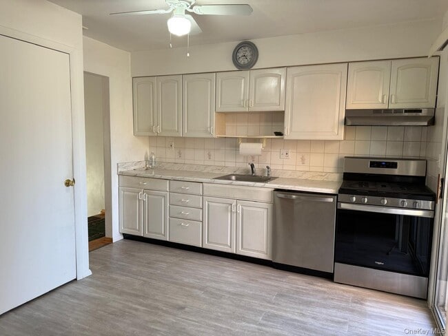 Building Photo - 5 Beverly Pl