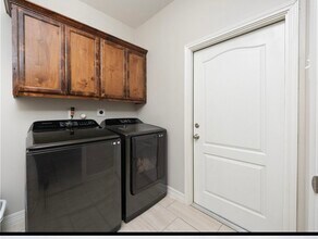 Building Photo - 3141 Piranha Dr