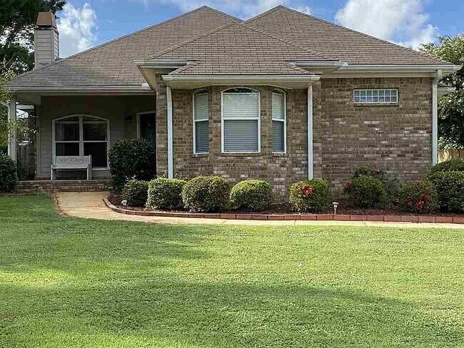 Building Photo - 106 Riveroaks Dr