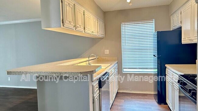 Building Photo - 5426 Menchaca Rd