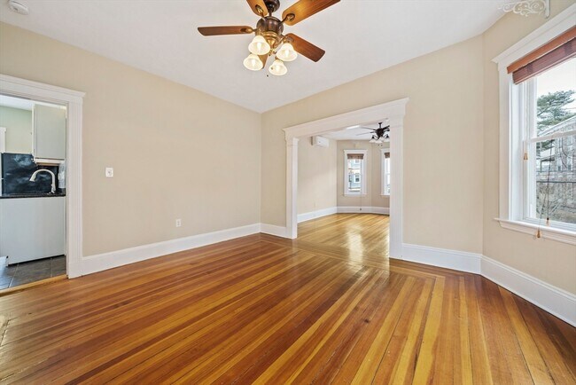 Building Photo - 89 Train St