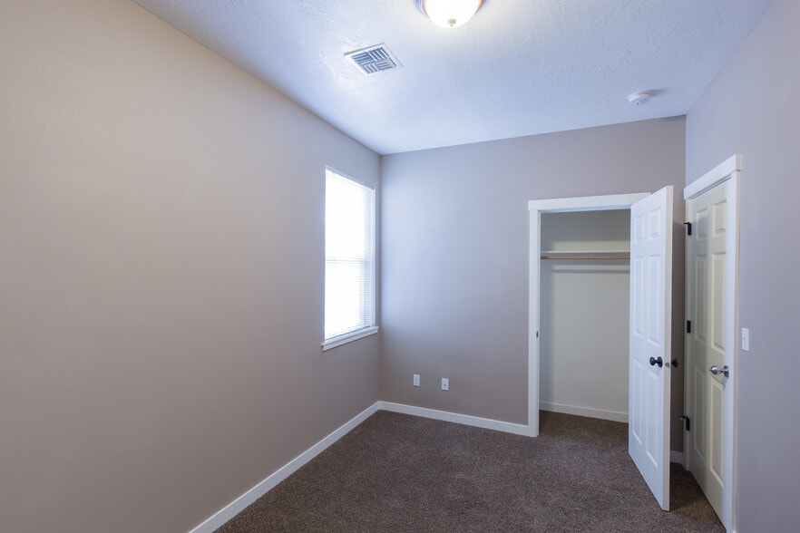 Building Photo - 223 NW 12th St