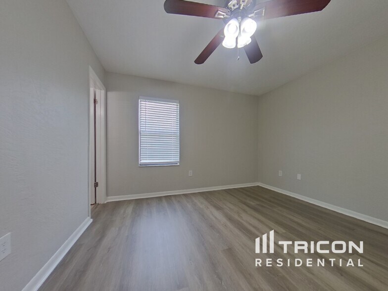 Building Photo - 900 Watt Cir