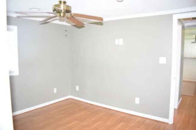 Building Photo - Charming, Partially Furnished Cottage-Style Home Near Catawba Hospital – Available Now!