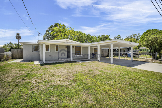Building Photo - 6612 W Chelsea St