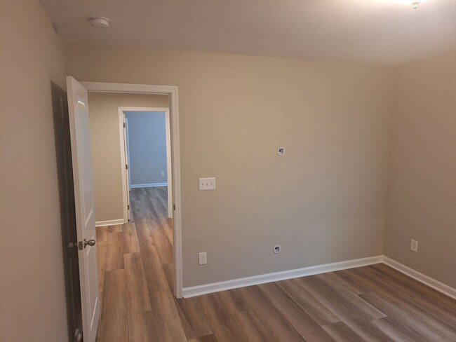 Building Photo - Wonderful Two Story Four Bedroom Home in Northeast Columbia!