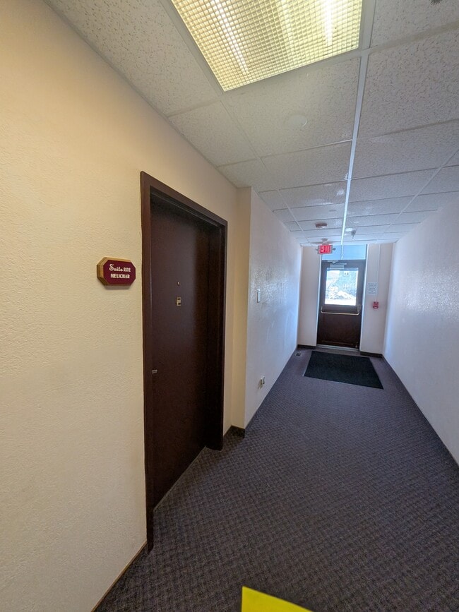 Building Photo - 1000 Fountain Terrace Dr