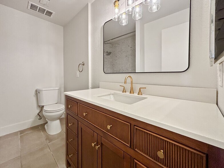 Building Photo - 4650 Quail Park Dr
