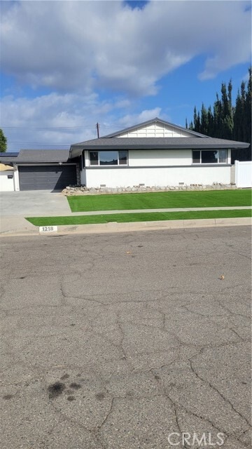 Primary Photo - 1218 N Hale Ave
