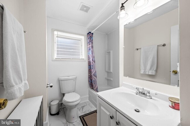 Building Photo - 417 S Madeira St