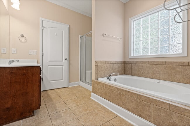 Building Photo - 148 Carriage House Ln