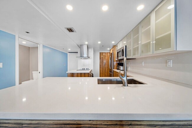 Building Photo - 1717 N Bayshore Dr