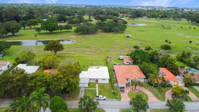 Building Photo - 1025 Hunting Lodge Dr