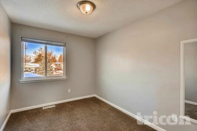 Building Photo - 3222 Greenwood Cir