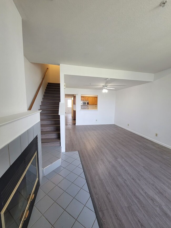 Building Photo - 3-bed 2-bath townhouse with a breathtaking...