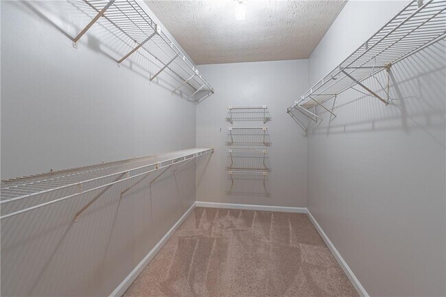 Building Photo - 736 Singley Dr