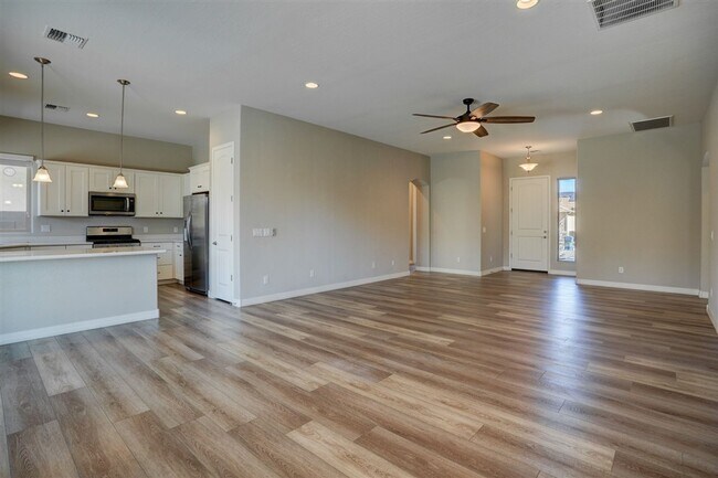 Building Photo - 6185 E Beecher Loop