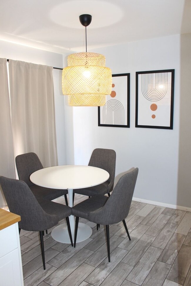 Building Photo - Scottsdale Condo