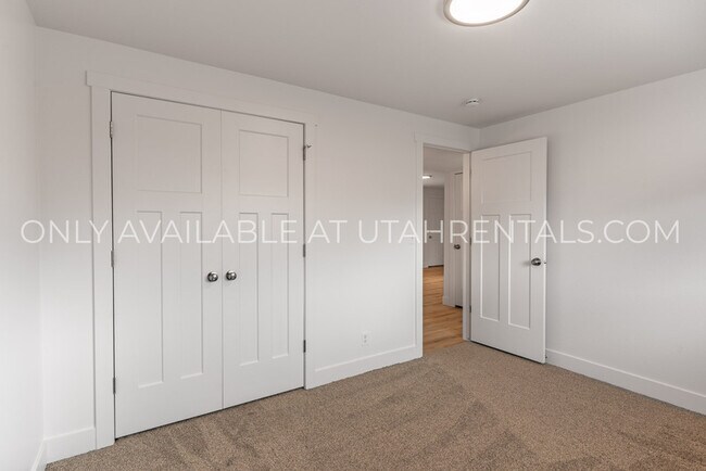 Building Photo - 1050 W 1050 S