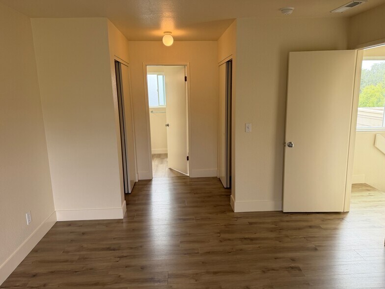 Building Photo - 2069 Dolphin Dr