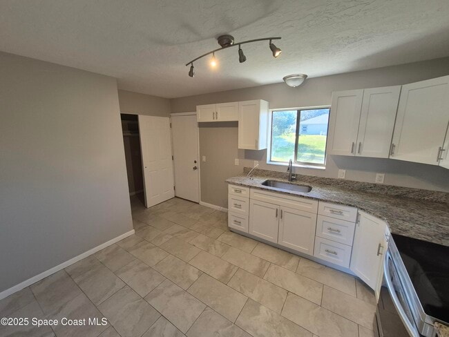 Building Photo - 1342 Vandalia Ave SE