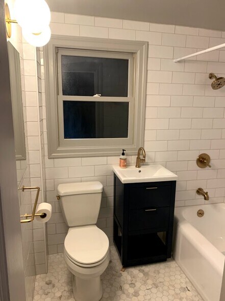 Updated Bathroom - 1562 Lincoln Ave