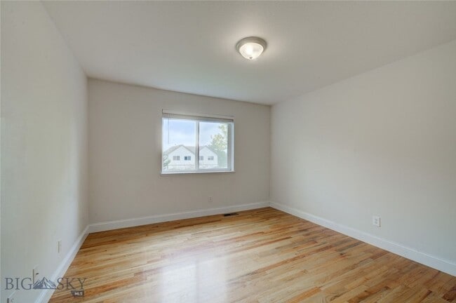 Building Photo - 3 bedroom 2 bath townhome in Bozeman!