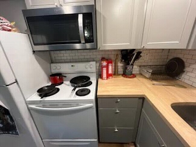 Building Photo - 407 S 10th Ave