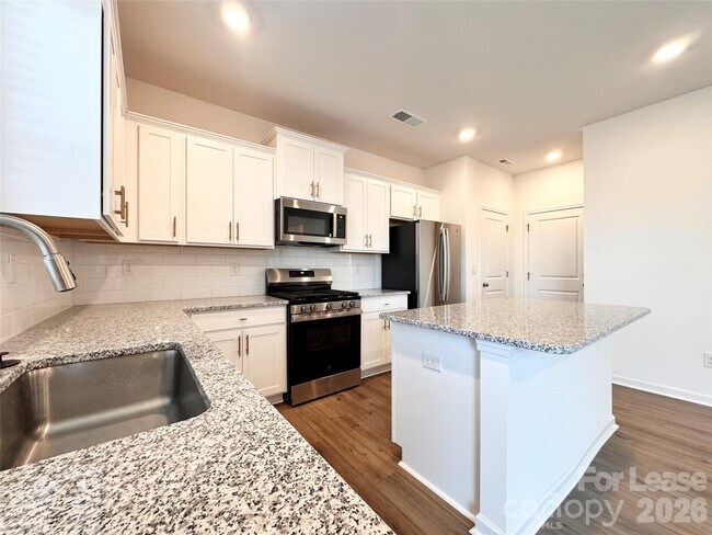 Building Photo - 699 Kitfox Dr NW