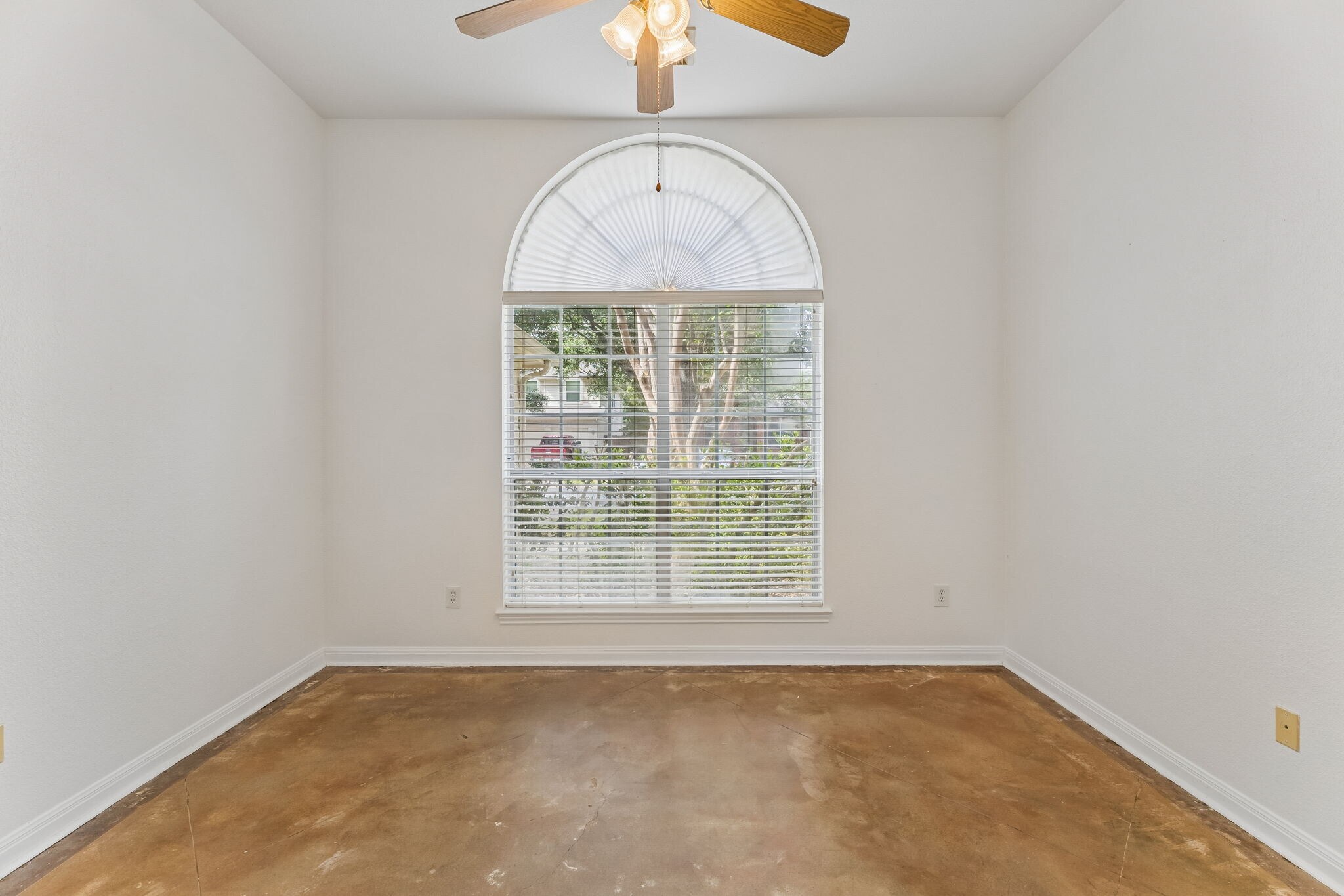 Building Photo - 7206 W Magic Mountain Ln