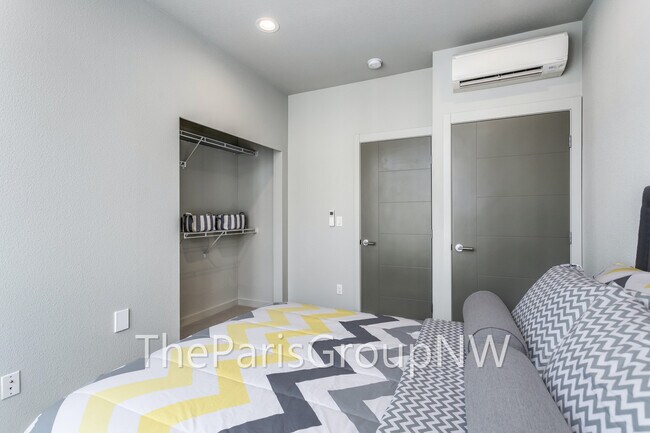 Building Photo - 3078 SW Avalon Way