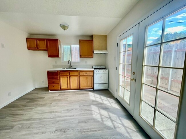 Building Photo - Freshly Renovated Studio with Yard & Mount...