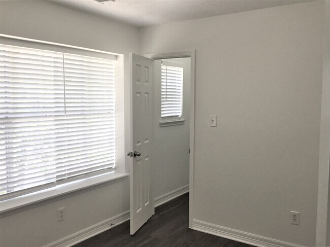 Building Photo - 9151 Autumn Harvest Dr