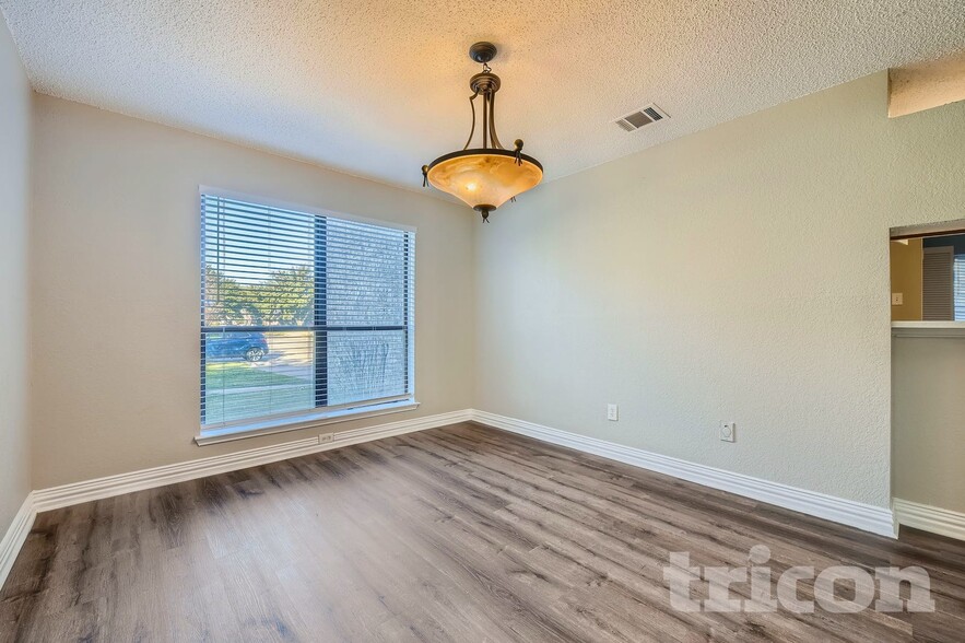 Building Photo - 6305 Meadowglen Dr