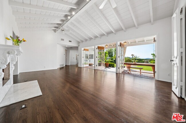 Building Photo - 8050 Mulholland Dr