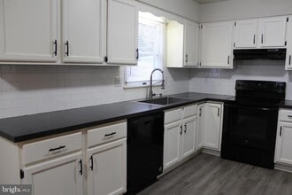 Building Photo - 2103 Foxfire Dr