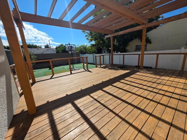 Building Photo - Beautiful 3-Bedroom, 3-Bath Home with Modern Comforts