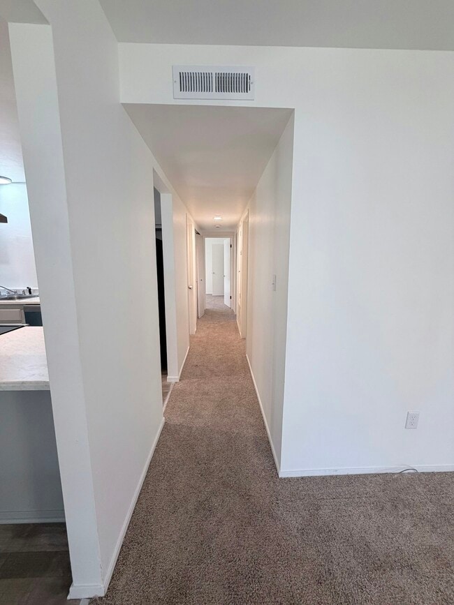 Building Photo - 670 Pine Way