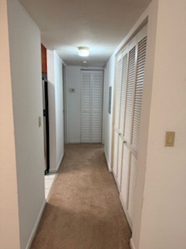 Building Photo - One bedroom condominium