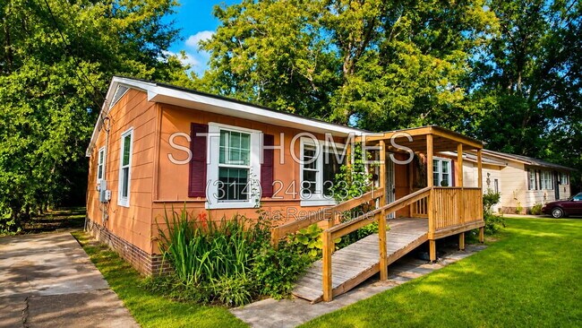 Building Photo - 314 Clubview Dr