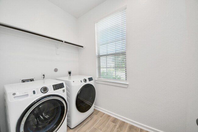 Building Photo - 24754 Levante Dr
