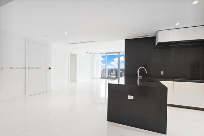 Building Photo - 300 Biscayne Blvd Way